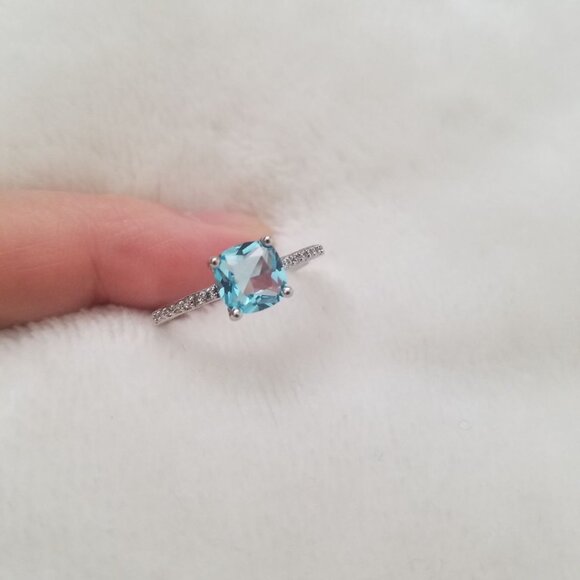 Blue Topaz Ring - Picture 4 of 4